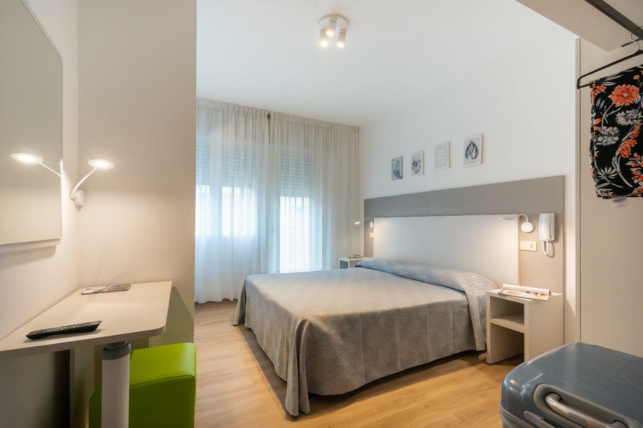 Hotel Fabris Каорле Экстерьер фото